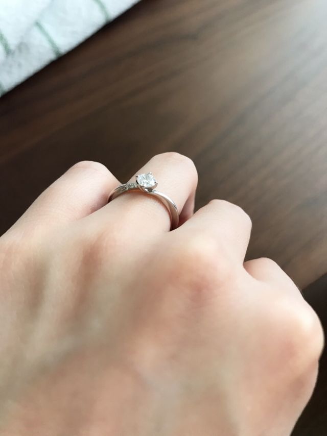 指輪は露華。ダイヤモンドは0.27ct