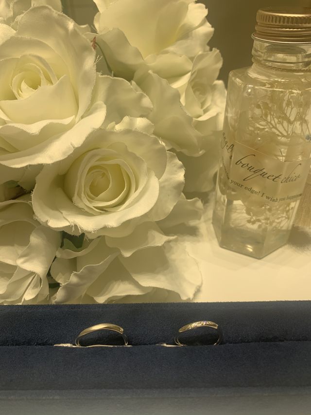 ウェーブデザイン、ピュアプラチナで、とても綺麗に見えます。