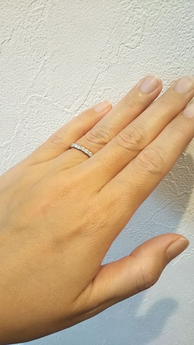 内側に石がないので着けやすい