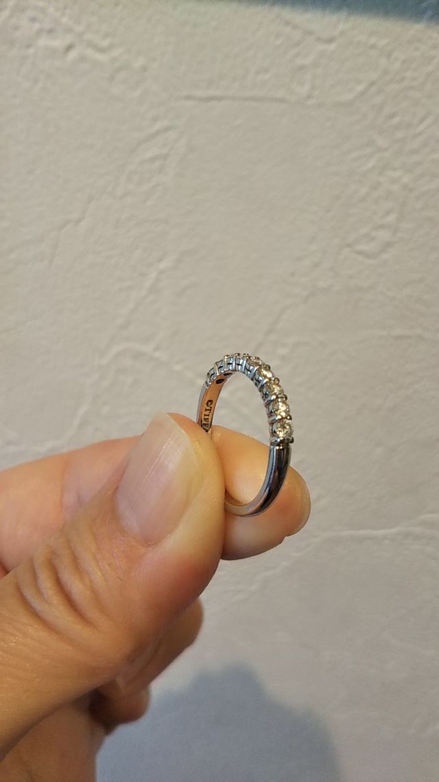 たて詰めで半分に石が入ってるタイプ