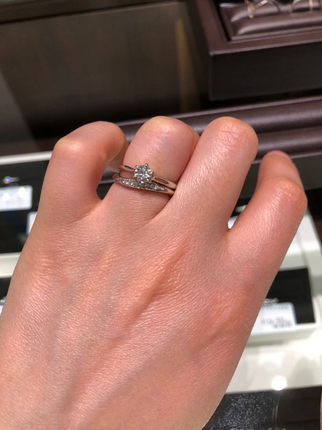 婚約指輪との重ねづけ