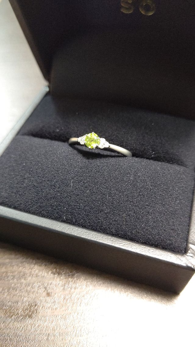 Pt900(マット加工)、ペリドット使用