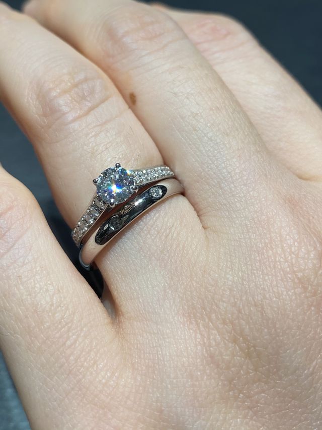 結婚指輪候補のタンドルモンエトワールと重ねづけしたところ