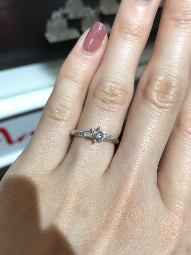 華やかな指輪です