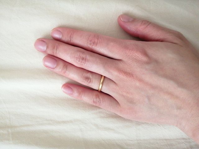 シンプルで他のリングやアクセサリーとの相性もいいです。