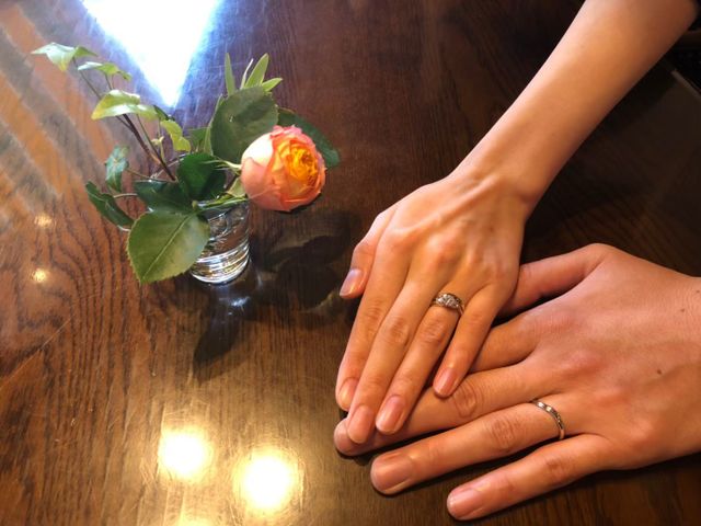 形がウェーブになので、指の細身効果もあります！