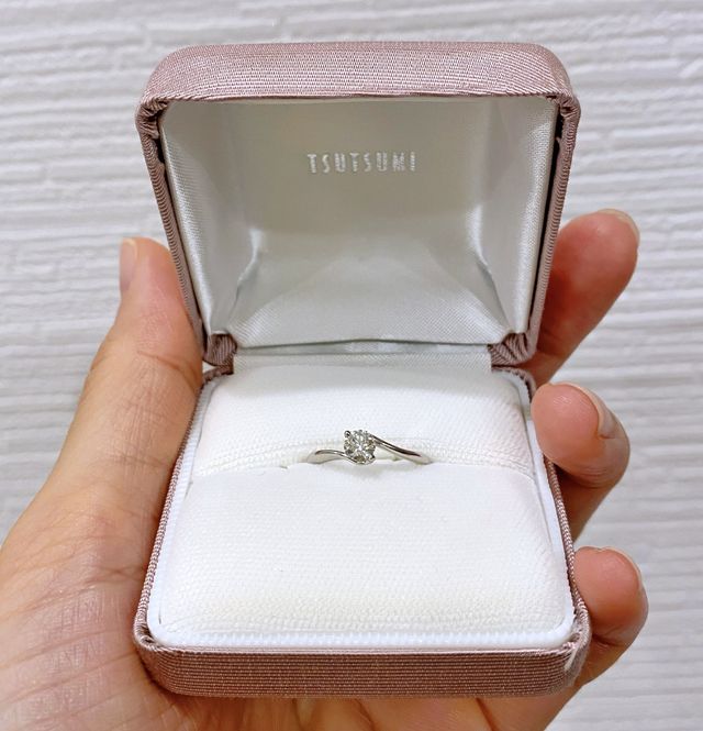 ボックスに入れて自宅にて撮影したものです。