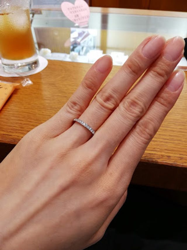 ストレートのハーフエタニティ