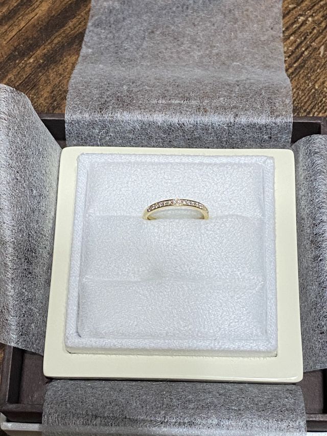 プラチナと迷いましたがゴールドに。
とても可愛らしいです。