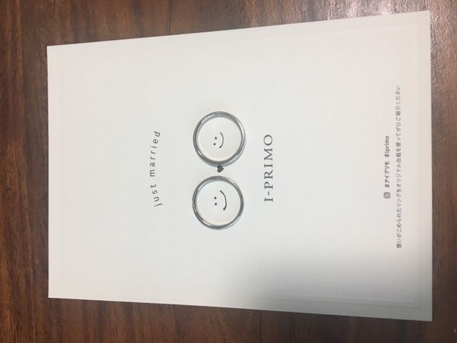 結婚指輪です。シンプルなデザインです。S字です。