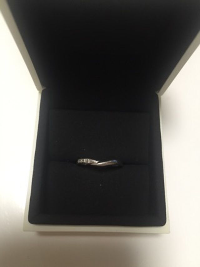 結婚指輪。女性のリング。