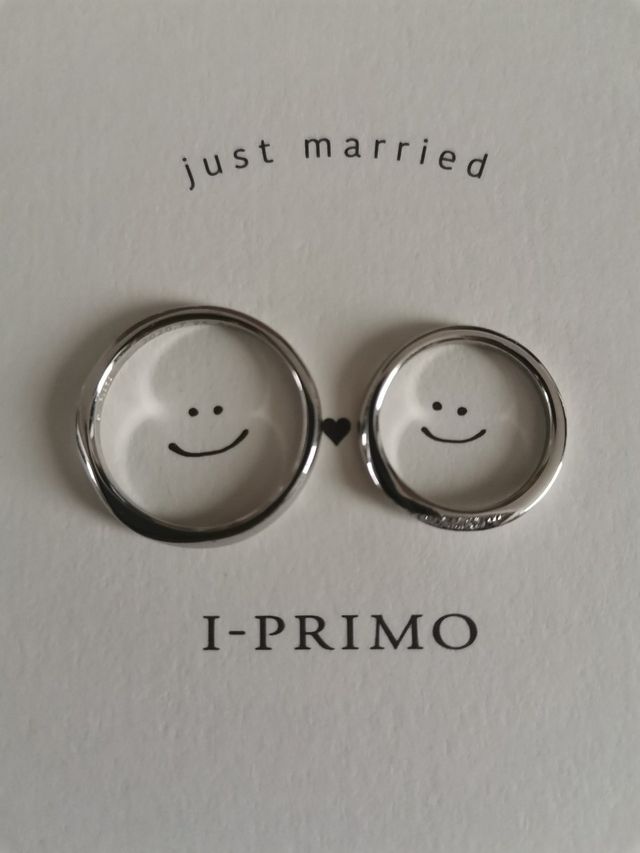 アイプリモで頂いた台紙の上に指輪を乗せて撮影しました。