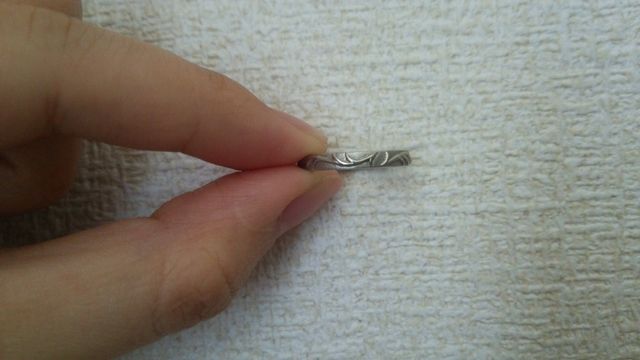 「永遠」を意味するツタを表現したオーダーメイド指輪です