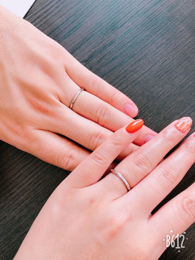 ずっとつけてても邪魔にならずシンプルなデザインです。