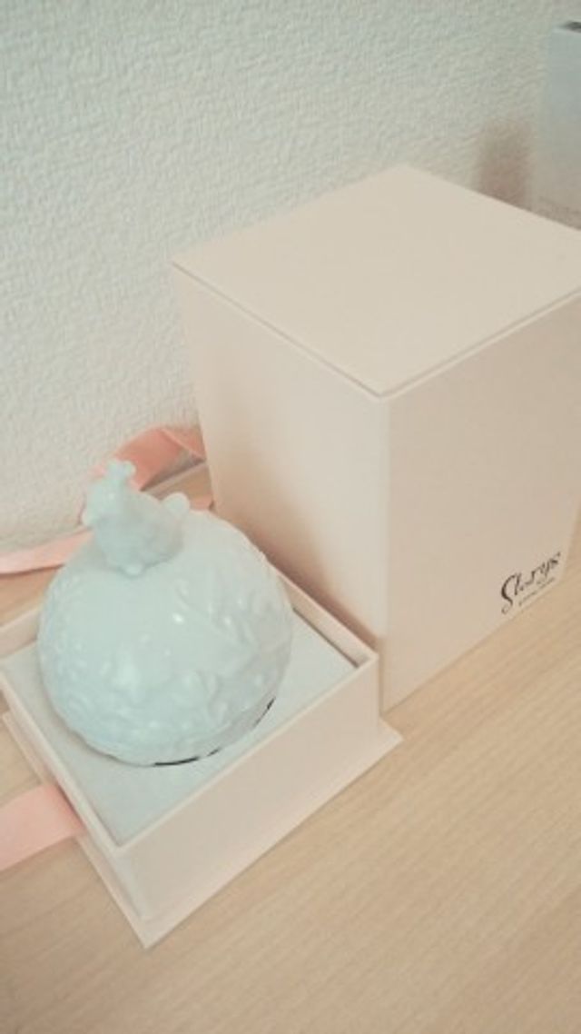 可愛い陶器の入れ物