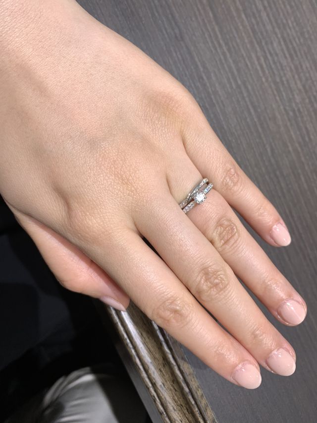 婚約指輪と結婚指輪です。