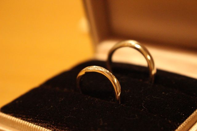 手前が女性用です。ねじりデザインが美しいです。