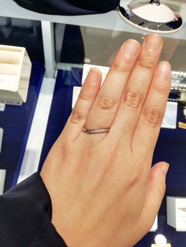 ダイア入りの結婚指輪を選びました！