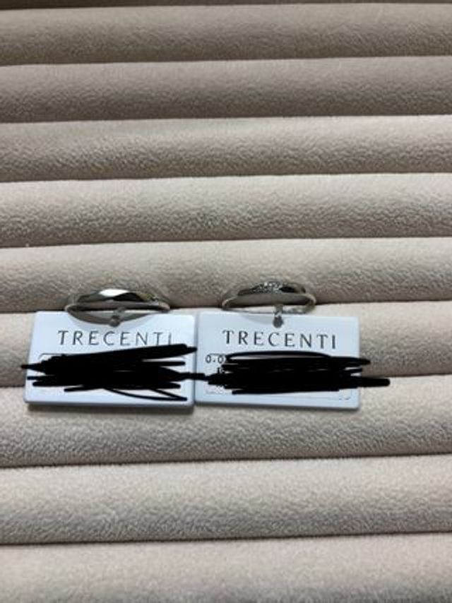 シンプルなストレートリングで指輪の着け心地がとても良い