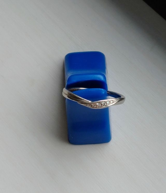 光に反射してキラキラします