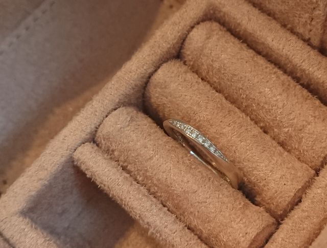 メレダイヤがお気に入りです。傷が目立ちにくいです。