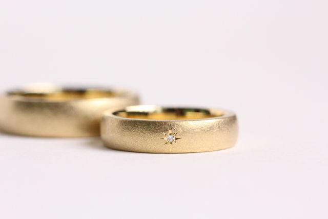 私の方だけダイヤを一粒つけて頂きました。