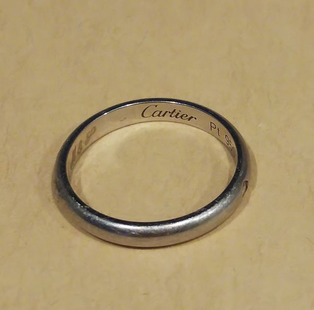 シンプルなダイヤが１つのデザインデザインです。