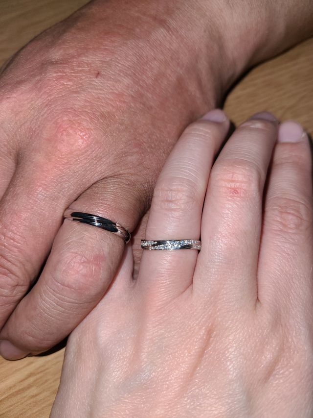 サイズもピッタリで、ダイヤも輝いていてお気に入りです!!