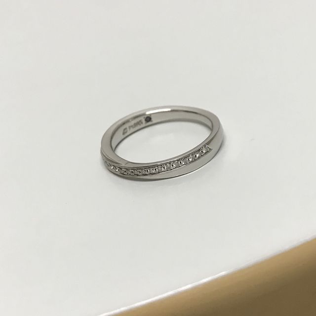 ダイヤのラインがとてもきれいで気に入りました