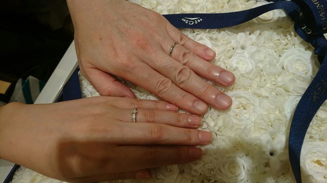 購入の歳にショーメのフラワーボックスで写真を取りました。