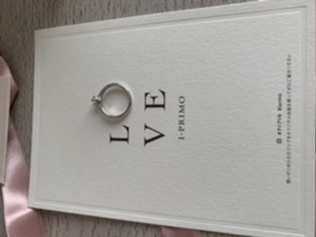 婚約指輪の中で即決。デザイン、ダイヤの形が物凄くリスペクト！