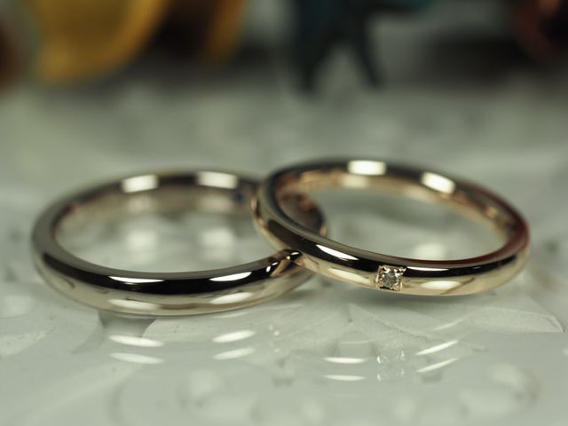 ブラウン内側にサファイヤ
イエローゴールド表にダイヤ