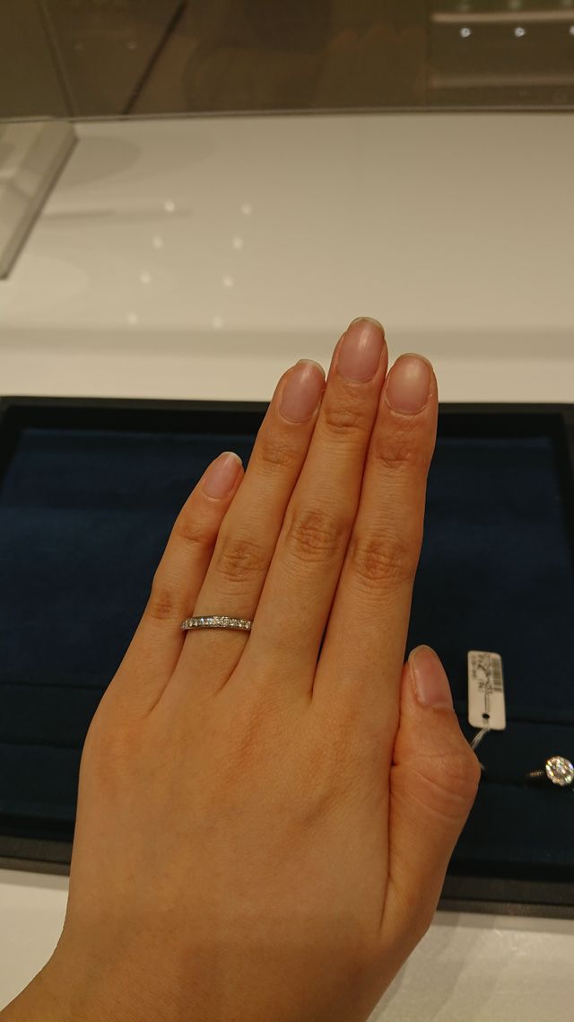 ハーフエタニティリングです