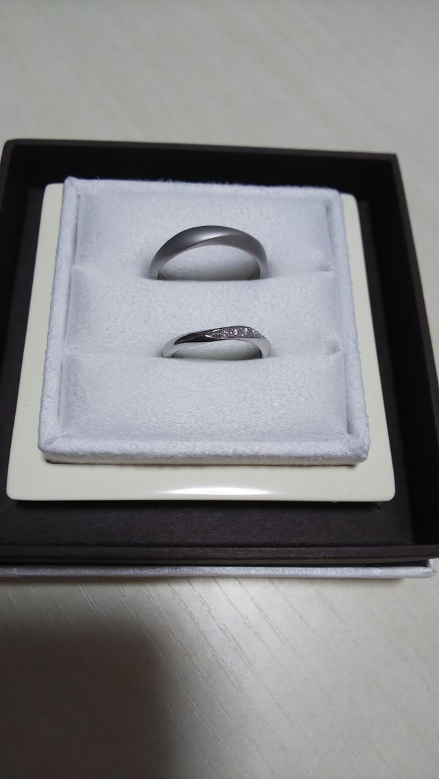結婚指輪です。主人の方はつや消しをしました。