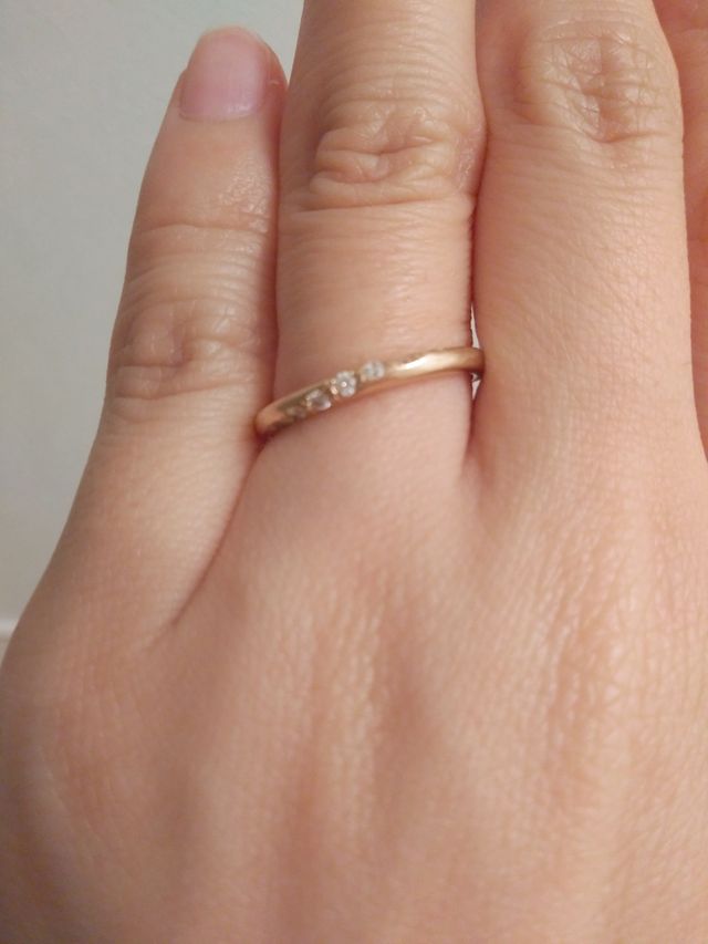 ストーンが斜めに入っているのがお気に入りです。