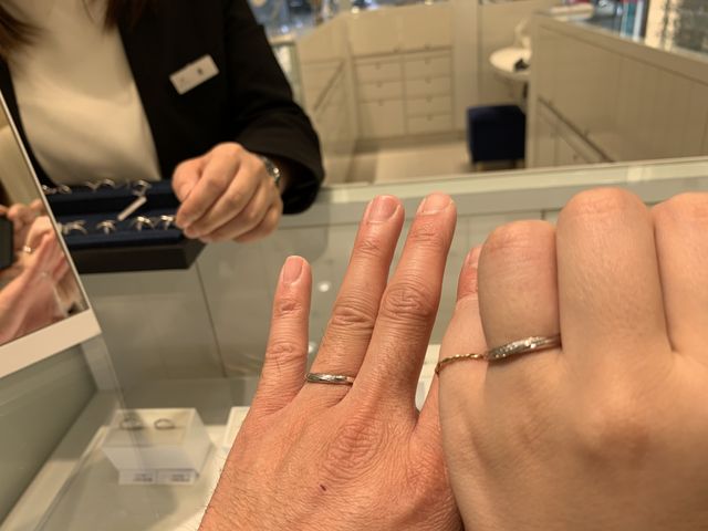 カットが入った指輪を選んでみました。