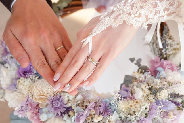 別ブランドの婚約指輪との相性もいいシンプルな指輪です。