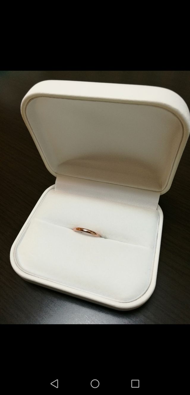 ピンクゴールドのリング
