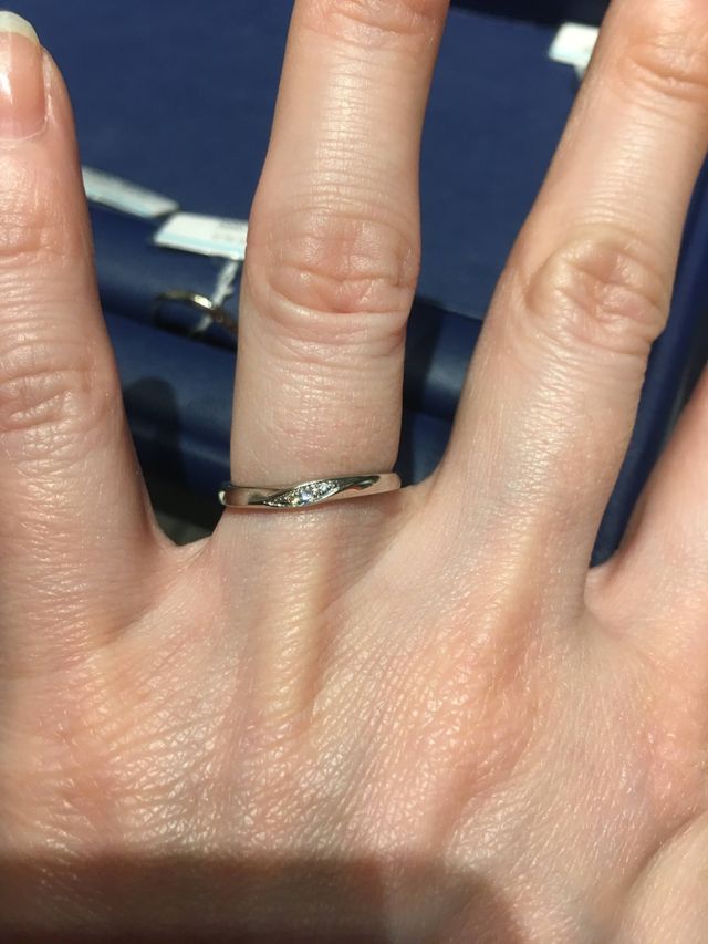 ストレートにダイヤモンドが並んだもの