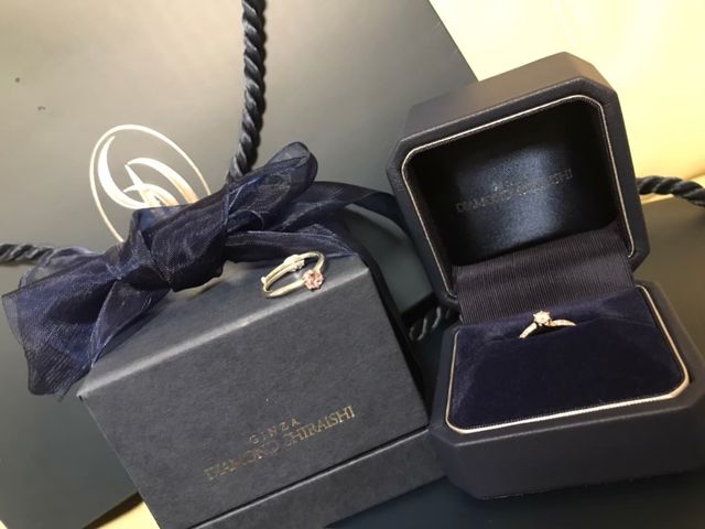 婚約指輪でいただいたものです。