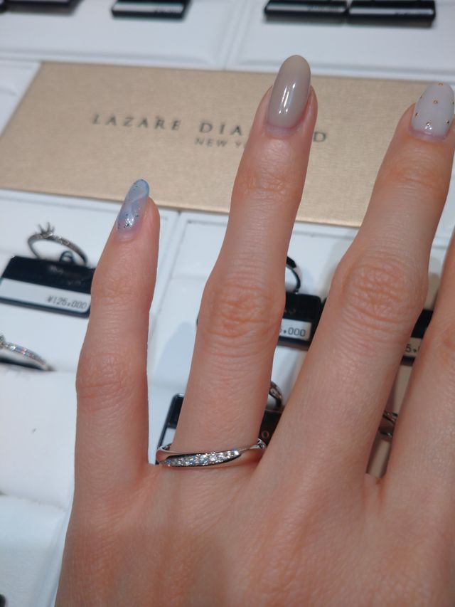 デザインの気に入ったエコーの結婚指輪です