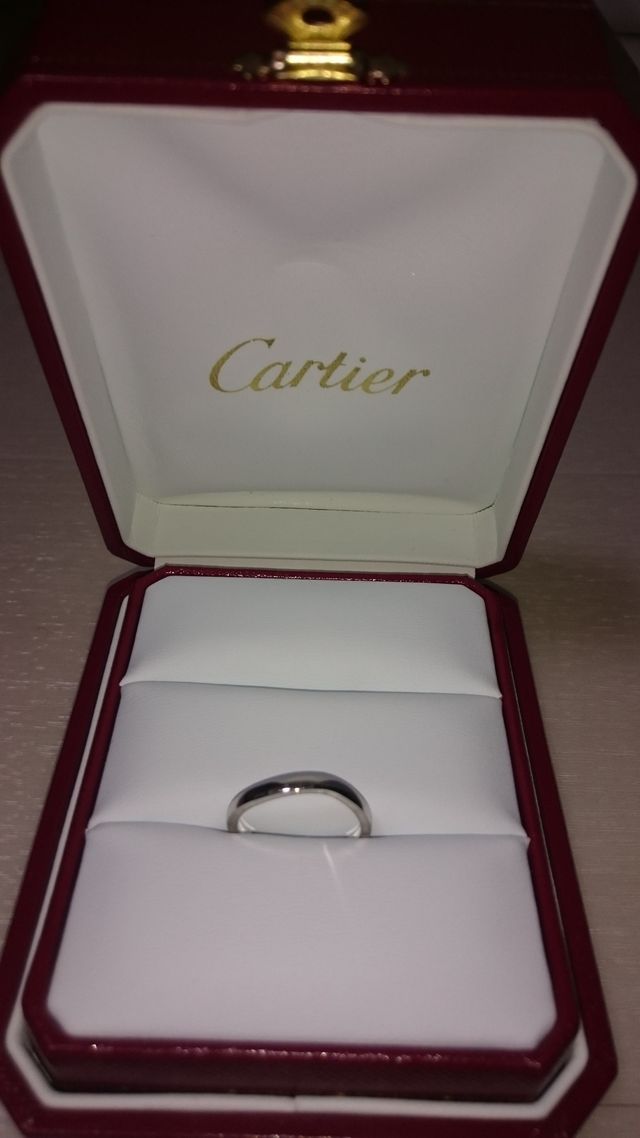 カルティエの結婚指輪です。