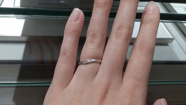 ウェーブ系の指輪です。