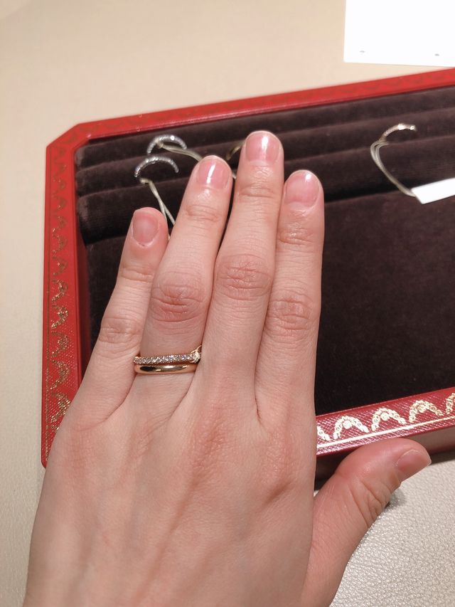 上:ピンクゴールドのハーフエタニティ下:1895ゴールド