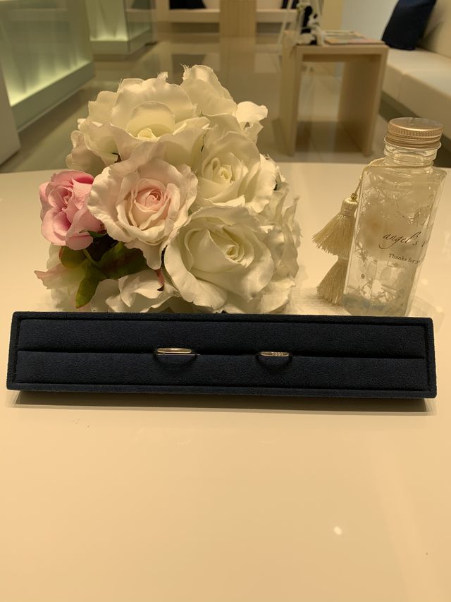 ストレートラインの指輪にしました。