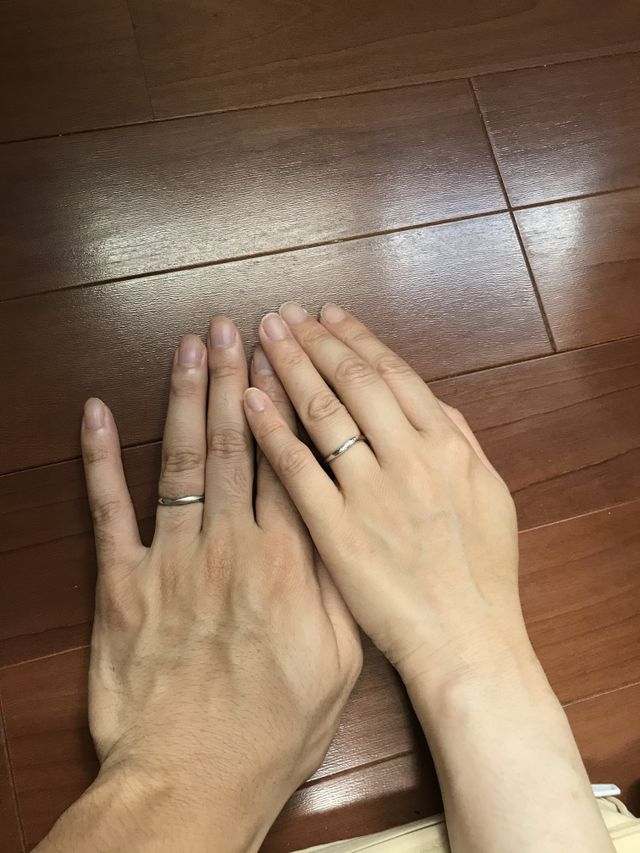 指輪を受け取り、自宅で撮りました。購入前より輝いて見えます。