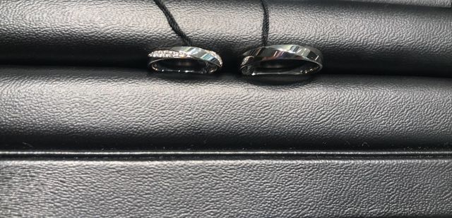 BEDFORD
まばゆくエッジィな存在感
