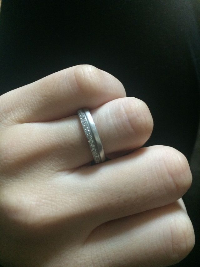 ダイヤが17粒付いてます。