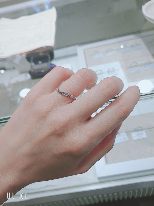 星の砂8号に、ピンクサファイアを交互に入れていただきました。