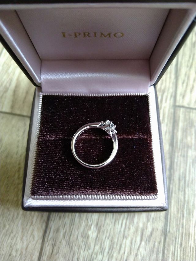 婚約指輪です。